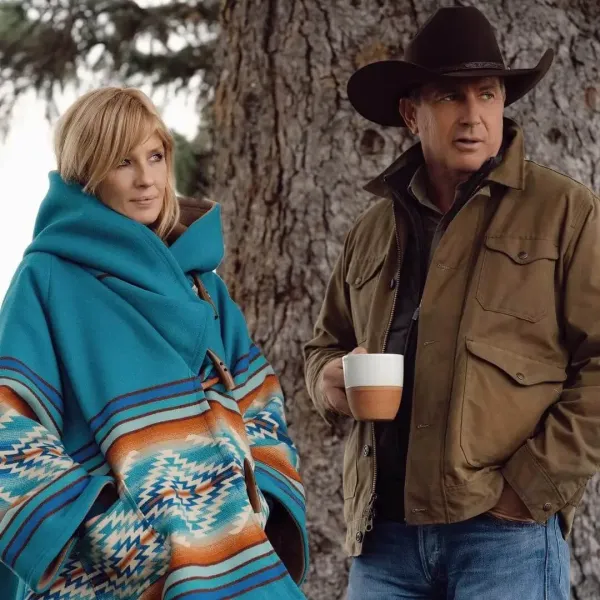 beth-dutton-blue-coat.kelly-reilly-yellowstone-clothing.04